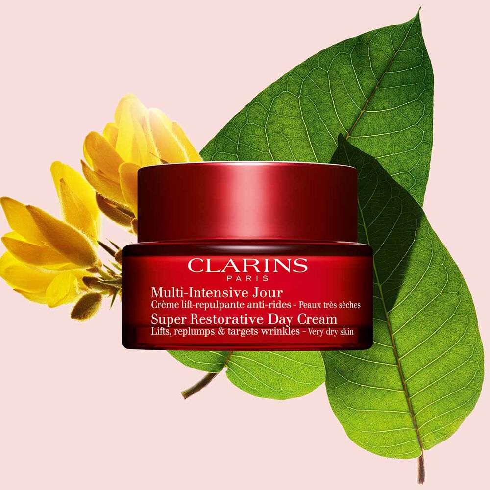 Packshoot of Clarins Super Restorative Day Cream for Dry skin in front of a Ajunc flower and Harangana leaves