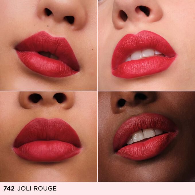 This hydrating velvet lipstick enhances different lips, revealing a luminous, sophisticated matte lipstick finish.