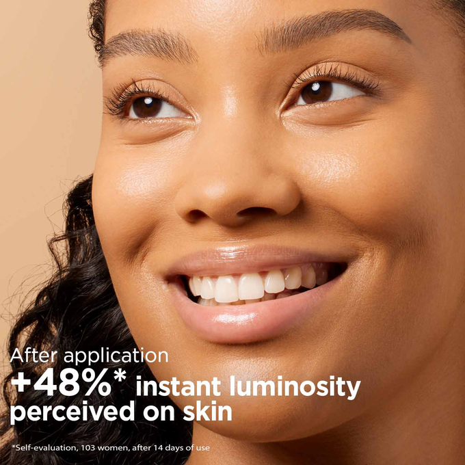 Tinted Oleo Serum results on skin with luminosity benefits