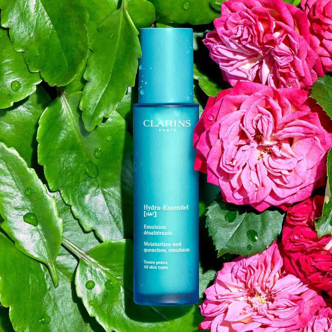 Packshot of Clarins Hydra-Essentiel 23 Emulsion among Damascus roses, highlighting its 97% natural origin ingredients.