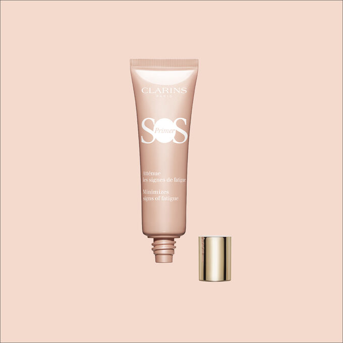 Packshot of SOS Primer Pink by Clarins with text emphasising its packaging is made of 40% recycled plastic.