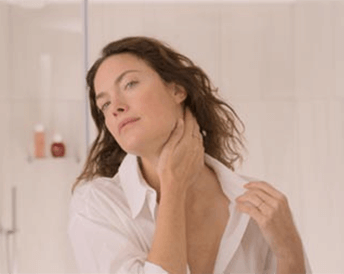 How to apply your neck and decollete cream?