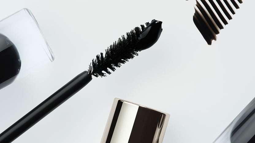 Mascara brush to illustrate how to choose the right mascara for you