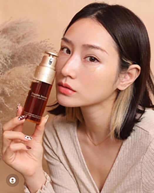 Double Serum Light Texture lifestyle visual