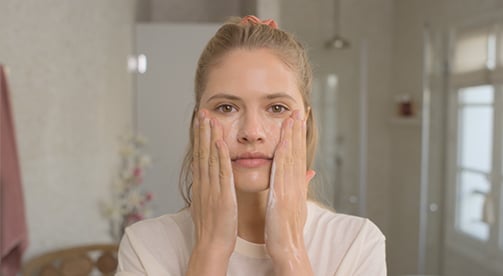What is the difference between a blackhead and acne?